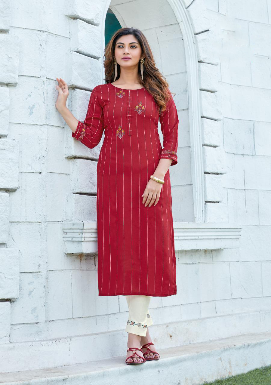 Sara Ali Khan to Kareena Kapoor Khan: Every time celebs gave us fashion  goals in simple kurti sets | Lifestyle Gallery News - The Indian Express
